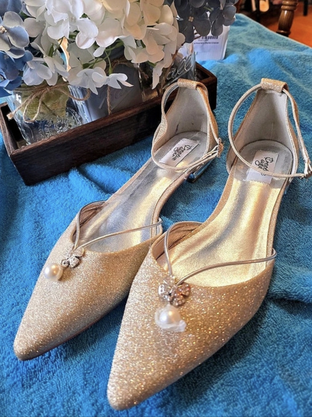 Betsey Johnson Gold Glitter Pointed-Toe Heels Like New